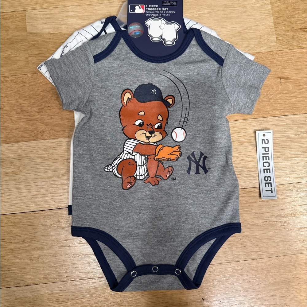 NWT 💥 MLB New York Yankees Gray and Navy Baby Bodysuit Bear Design 2 piece set
